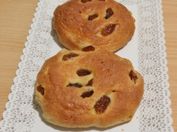 Girelle( non girelle) di pan brioche con uvetta e aroma di arancia